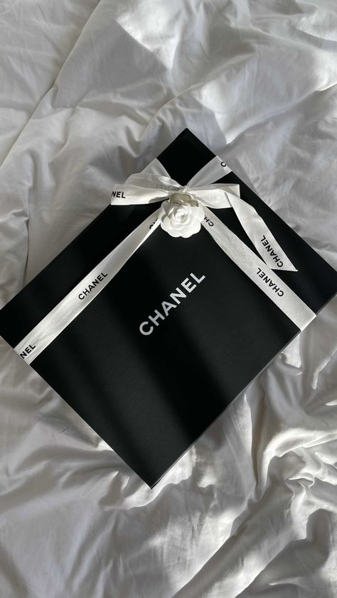 Channel Shoes, Simple Girl Outfits, Chanel Aesthetic, Chanel Resort, Luxury Birthday, Aesthetic Bags, Wealth Affirmations, This Is Love, Chanel Black