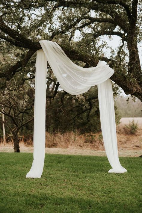 Simple Wedding Walkway Decor, Simple Outside Wedding Decorations, Outdoor Wedding Minimalist, Wedding Backdrop Alter, Fabric Decor Wedding, Low Key Outdoor Wedding, Minimalistic Outdoor Wedding, Simple Wedding Backdrop Outdoor, Fabric Hanging From Trees Wedding