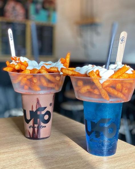 Fries And Drinks In One Cup, Business Food Ideas, Latest Food Trends, Street Food Ideas, Fries Packaging, Street Food Design, Food Business Ideas, Street Coffee, Food Truck Business