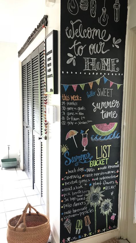 Family Chalkboard Wall, Chalk Dinner Board, Black Board Art Chalkboards, Dining Room Chalkboard Ideas, Chalk Wall Ideas Kitchen, Kitchen Blackboard Ideas, Family Chalkboard Ideas, Home Chalkboard Ideas, Chalk Wall Kitchen