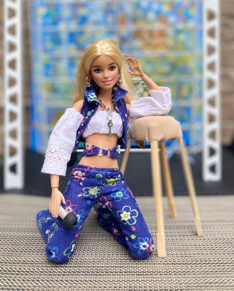 Spring Pics, Barbie Photography, Doll Makeover, Spring Pictures, Diy Creative Crafts, Spring Fling, Barbie Collector, Barbie And Ken, Diy Creative