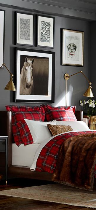 Tartan Cosy Home Decor, Plaid Bedding, Christmas Bedding, Bedroom Red, Dark Walls, Christmas Bedroom, Style At Home, Beautiful Bedrooms, Cozy Bed