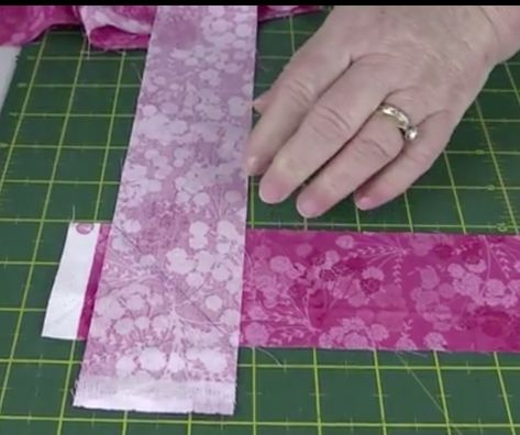 Alanda Craft Tutorials, Binding A Quilt, Binding Quilt, Machine Binding A Quilt, Bind A Quilt, Binding Techniques, Machine Binding, Quilt Binding Tutorial, Quilting Tutorial