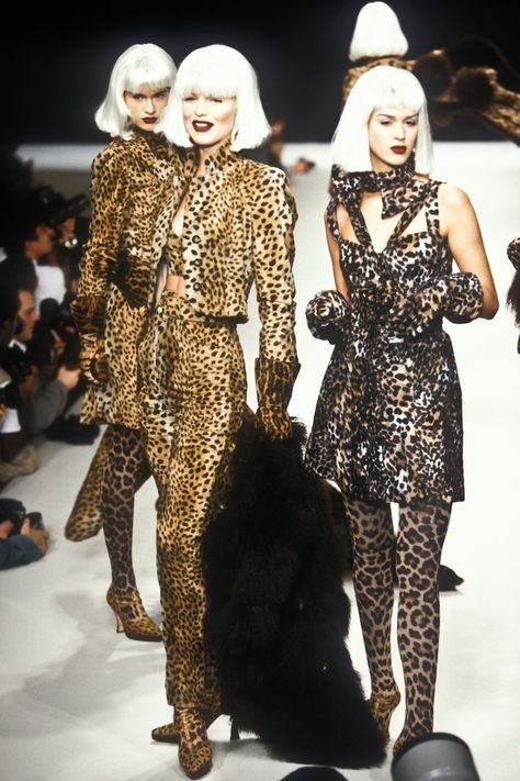 90s Cheetah Print Outfit, Eva Core, Chic Closet, Eva Herzigova, Leopard Print Outfits, Leopard Print Fashion, Leopard Outfits, 90s Runway, Animal Print Outfits