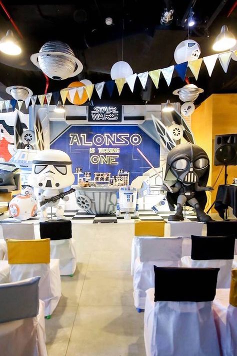 Party Stage Design, Planets Decorations, Star Dessert Table, Darth Vader Balloon, Star Wars Themed Birthday Party, Creative Sweets, Balloon Table Centerpieces, Star Wars Classroom, Sculpture Paper