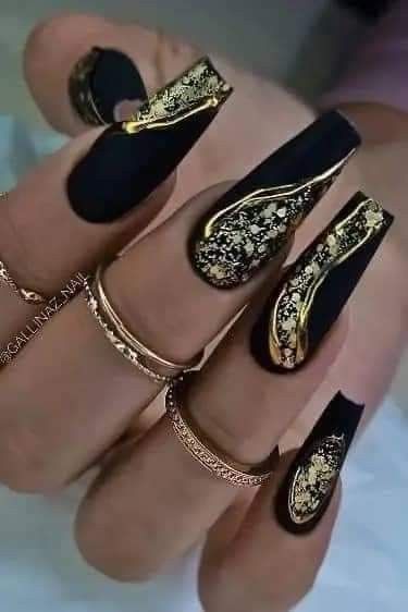 Fall Nails With Gold, Black Fall Nails, Black Gold Nails, Nails With Gold, Gold Nail Designs, Matte Black Nails, Black Acrylic Nails, Sassy Nails, Fancy Nails Designs