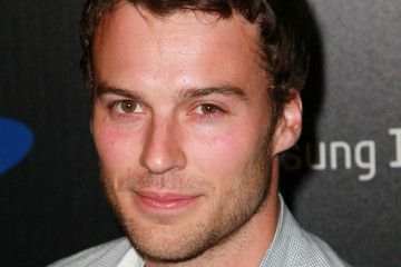 Peter mooney, rookie blue Peter Mooney, Rookie Blue, Male Celebrities, Hot Actors, Celebrity Look, Most Beautiful Man, Hello There, Man Crush, Nicki Minaj