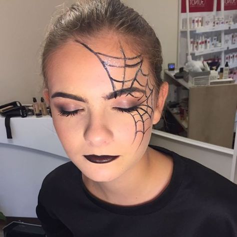 Halloween Spider Makeup Ideas, Kids Witch Halloween Makeup, Halloween Face Paint Spider Web, Halloween Spider Face Makeup, Halloween Makeup Easy Witches, Kid Witch Makeup Halloween, Halloween Witch Makeup For Kids, Spider Makeup Kids, Girls Halloween Makeup Kids