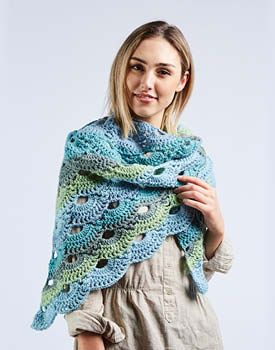 Crochet Shell Stitch Shawl Free Pattern. Skill Level: Easy Easy shawl with large shell stitches. Free Pattern More Patterns Like This! Shell Stitch Shawl, Crochet Planner, Shawl Free Pattern, Crochet Kingdom, Kat Haken, Crochet Wraps, Crochet Shawl Free, Crochet Shell, Crochet Cape