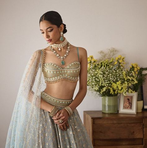 Halter Neck Lehenga, Jewelry For Lehenga, Pearl Lehenga, Designer Bridal Lehenga Choli, Simple Lehenga, Celebrity Casual Outfits, Indian Outfits Lehenga, Fancy Sarees Party Wear, Traditional Indian Dress