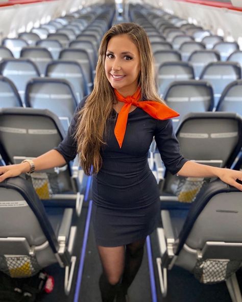 Cabin Crew Uniform, Beauty Cabin, Beautiful Cabins, Flight Crew, Cabin Crew, Modern Trend, Flight Attendant, Sleek Fashion, Fashion Lover