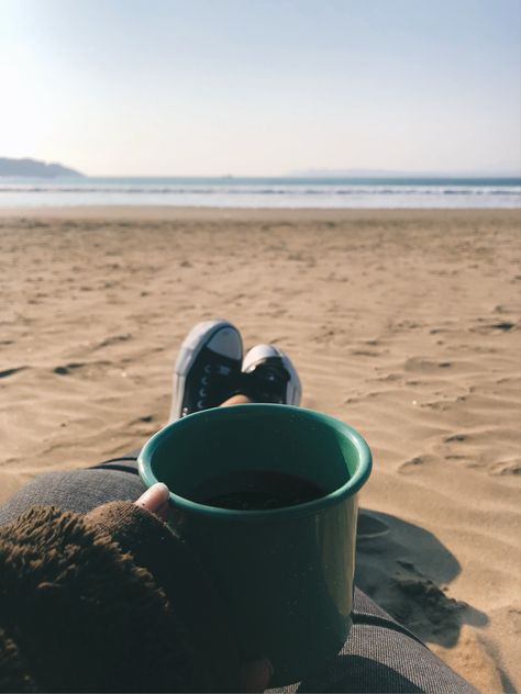 Café en la playa, totalmente necesario ✨🙌🏻 Coffee Place, Coffee Places, Ibiza, Cafe, Canning, Coffee