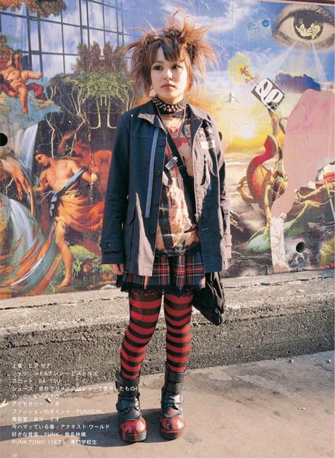 90s Harajuku Fashion, Goth Gyaru, 90s Harajuku, Japanese Punk, Fruits Magazine, Harajuku Punk, Japanese Magazine, Internet Girl, Harajuku Fashion Street