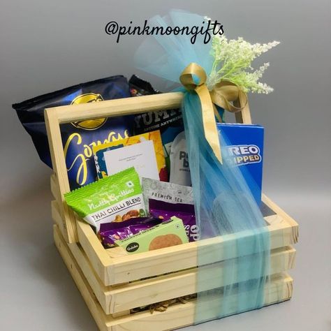 What could be better than a complimentary snack basket? Surprise your guests with in-room hampers filled with a variety of munching delicacies.Customization is possible. DM for more information💙 #inroomhampers #guestroomhampers #weddinggiftshyd #weddingreturnfavours #returngiftshyderabad #gifthampershyd #corporategifts #corporategiftingindia #corporategiftingideas #weddinggifthampers #welcomegifthampers #weddingreturngiftsindia #foodiehampers #foodbasket #giftbasketshyd #inroomguesthampers Hamper Diy, Snack Basket, Girls Room Diy, Wedding Gift Hampers, Tissue Paper Flowers Diy, Best Gift Baskets, Food Hampers, Snack Gift, Food Basket