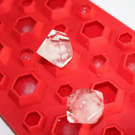 Diamond Ice Cube Tray, Ice Cube Chocolate, Soap Molds Diy, Candy Molds Silicone, Ice Cream Makers, Chocolate Soap, Silicone Tray, Ice Ball, Diamond Ice