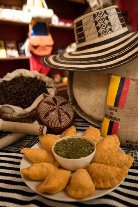 Colombia Recipes, Colombian Empanadas, Colombian Wedding, Colombian Dishes, Colombian Cuisine, Colombian Culture, Corn Meal, Colombian Food, Colombia South America