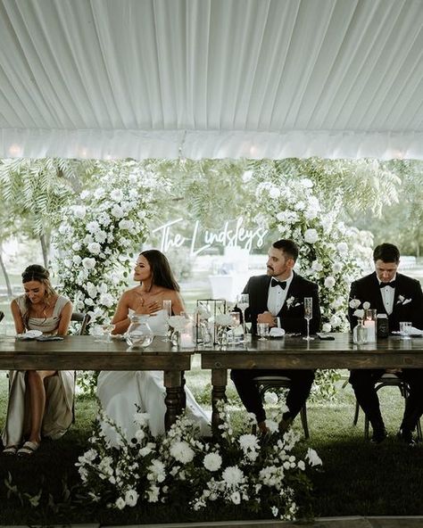 JM flora |  Idaho Event + Wedding Florist | Jalene Montross on Instagram: "Let's give it up for a beautiful head table!!!   #weddingflowers #idahowedding #boiseweddings #TimelessWeddings #idahoflorist #boiseweddingflorist #boisebride #IdahoBride #weddingflorals #Idahoweddingflorist #weddingarch #whitewedding #cottageatriverbend #idahohome #weddings" Flowers Head Table Wedding, Wedding Party Reception Table, Head Table Inspiration, White Head Table Wedding, Behind Bride And Groom Table, Wedding Table For Bride And Groom, Head Table Decorations Wedding, Wedding Backdrop Head Table, Head Wedding Table