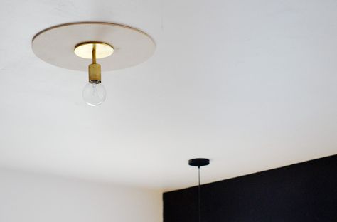 Fabulous! DIY: modern ceiling medallion from The Brick House with Simple Light available at Camp. via Remodelista Diy Ceiling Medallion, Modern Ceiling Medallions, Diy Hanging Shelves, Diy Ceiling, Diy Wall Shelves, Ceiling Medallion, The Brick, Simple Lighting, Mason Jar Diy