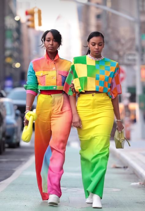 Bold Womens Fashion, Clashing Patterns Outfits, Colorful High Fashion, Bright Colour Outfit Aesthetic, Bright Color Clothing Aesthetic, Bright Maximalist Outfits, Bright Color Fashion, Bright Color Streetwear, Vibrant Streetwear