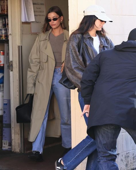 Hailey And Kendall, Hailey Bieber And Kendall Jenner, Kendall Jenner And Hailey Bieber, Hailey Baldwin Street Style, Hailey Bieber Outfits, Jenner Outfits, Warren Buffett, January 21, Celebrity Street Style