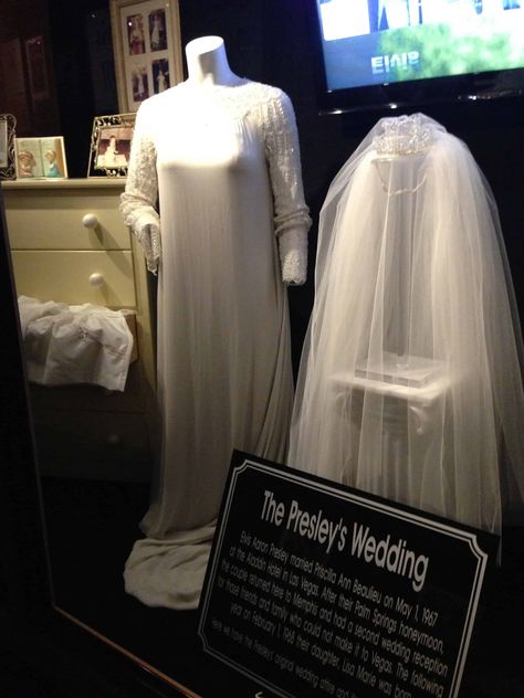 Memphis Tennessee Vacation, Presley Wedding, Priscilla Presley Wedding, Things To Do In Memphis, Graceland Mansion, Elvis Wedding, Elvis Presley Priscilla, Graceland Memphis, Graceland Elvis