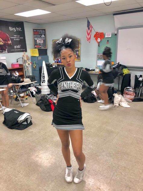 Baddie Cheerleaders, Black Cheerleaders Hairstyles, Black Cheerleaders, Kids Outfits Daughters, Cheerleading Photos, Cute Cheer Pictures, Cheer Athletics, Cheer Poses, Cheerleading Hairstyles