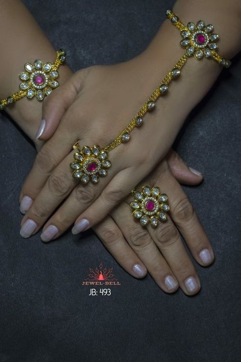 Hathful Designs Gold Rajputi, Rajputi Rings For Women, Indian Hand Jewelry, Chandni Chowk, Antique Gold Jewelry Indian, Diamond Pendants Designs, Bridal Jewelry Vintage, Premium Jewelry, Antique Jewellery Designs