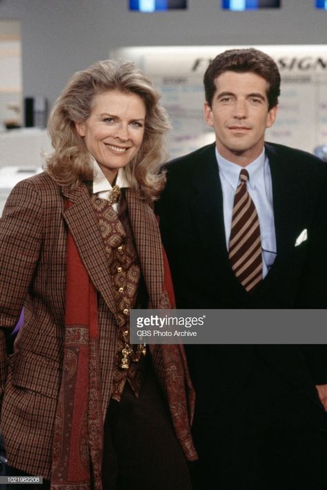 News Photo : Candice Bergen stars as Murphy Brown, a seasoned... 1990s Tv Shows, Candice Bergen, Murphy Brown, John Junior, Jfk Jr, John Fitzgerald, 70’s Fashion, Tv Stars, Brown Fashion