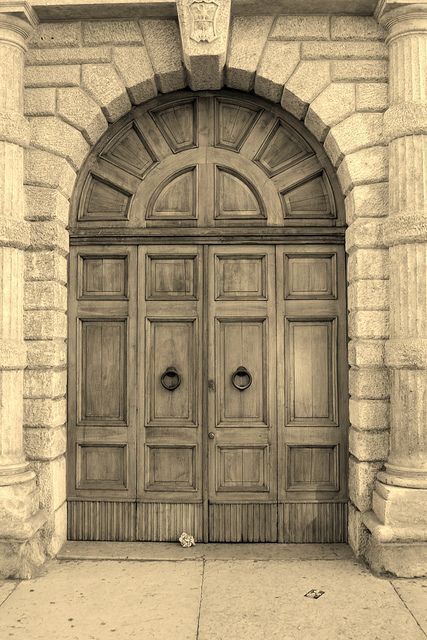 Door of Verona by Martin D'Addino, via Flickr Byzantine Furniture, Castle Hallway, Historic Doors, Doorway Entrance, Door Dash, Build A Door, Medieval Door, Church Doors, Calligraphy Paintings