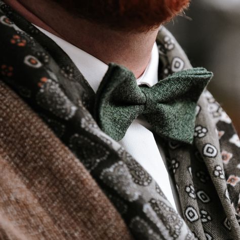 Bowtie Outfit Men, Bow Tie Outfits Men, Bow Tie Outfit, Green Bowtie, Green Wedding Suit, Dark Green Wedding, Layered Outfit, Tie Outfit, Tie Fashion