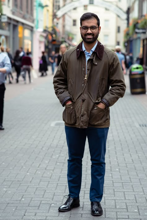 We spotted Samil, walking down London’s Carnaby Street - wearing his trusty Barbour Wax Jacket! Barbour Style Men, Barbour Jacket Outfit, Barbour People, Barbour Outfit, Barbour Jacket Mens, European Mens Fashion, London Outfit Ideas, Barbour Bedale, Barbour Wax Jacket