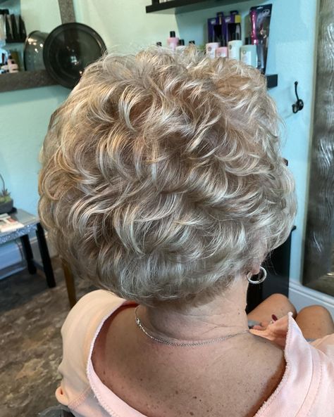 Old Lady Hair, Real Hairstyles, Waved Hair, Vintage Hair Salons, Granny Hair, Mom Hair, Twa Hairstyles, Hairstyles For Older Women, Curled Hair