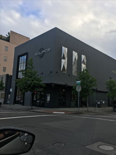 Source | Vancouver WA This is a rock climbing gym in downtown Vancouver. All black with high reflective accents gives this location a modern feel. What is most interesting about this location is that unless you can see in the windows, nothing about this exterior shows that it is an indoor rock climbing gym. I think this sense of "mystery" serves to make it a much more interesting location and design. I thought it was a night club the first time I saw it. Night Club Building Design, Modern Gym Exterior, Gym Building Design Exterior, Gym Remodel, Gym Exterior, Gym Mood, Gym Building, Rock Climbing Gym, Indoor Rock Climbing