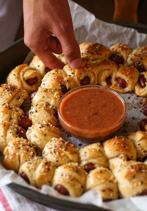 Pigs In A Blanket Dips, Everything Pigs In A Blanket, Best Pigs In A Blanket Recipe, Pascha Basket, Pigs In A Blanket Recipe, Craving Food, Cookies And Cups, Best Party Appetizers, Awesome Appetizers