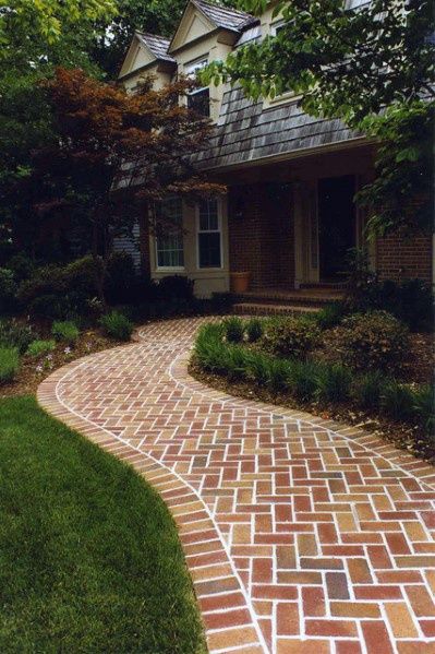 Brick Walkway Ideas, Brick Landscape, Front Yard Walkway, Brick Sidewalk, Brick Border, Types Of Bricks, Brick Pathway, Walkway Design, Brick Path