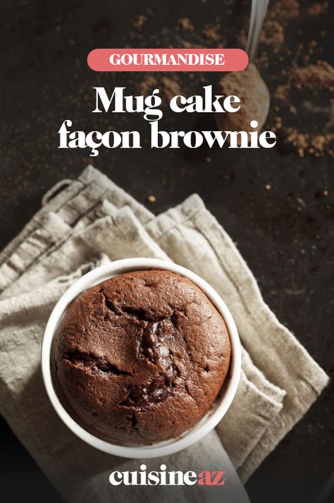 Le mug cake est idéal pour un gouter express lorsque l’on est seul ou à 2. Tout se prépare et se cuit dans un mug au micro-ondes. Cette recette de mug cake est « façon brownie » donc au chocolat. #recette #cuisine #mugcake #gouter #brownie #chocolat #patisserie #microondes Mug Cake Chocolat, Easy 3 Ingredient Desserts, Mug Cake Brownie, Microwave Cake Recipe, 3 Ingredient Mug Cake, Vegan Mug Cakes, Keto Chocolate Mug Cake, Dessert In A Mug, Mug Cake Healthy