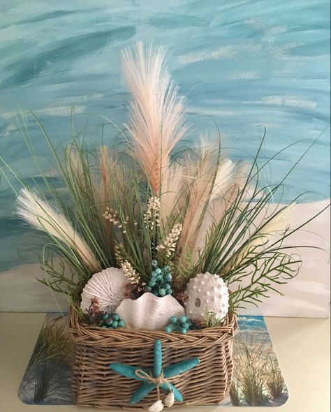 Beach Centerpieces, Beach Crafts Diy, Beach Themed Crafts, Diy Beach Decor, Seashell Projects, Nautical Crafts, Beach Flowers, Shell Crafts Diy, Beach Themed Party