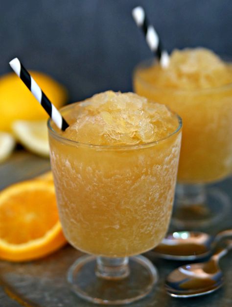 This bourbon slush recipe is the perfect summer cocktail! Stay cool this summer with bourbon slush! Bourbon Slush Recipe With Tea, Bourbon Slush Recipe, Whiskey Slush, September Dinner, Bourbon Slush, Boat Drinks, Slush Recipes, Christmas Roast, Bourbon Recipes