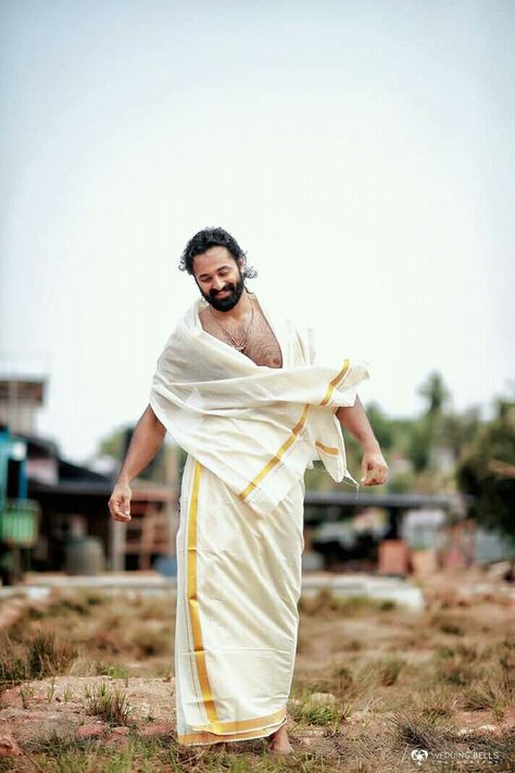 Kerala Onam Dress For Mens, Kerala Traditional Dress For Men, Kerala Traditional Dress, Actors Fashion, Unni Mukundan, Kerala Dress, Onam Dress, Bhole Baba, Male Portrait Poses