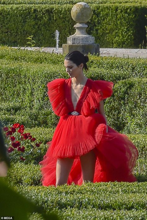 Kendall Jenner Red, Kendall Jenner Photoshoot, Hedge Maze, Giambattista Valli Haute Couture, Abed Mahfouz, Gown Pictures, When In Rome, Angela Simmons, Chanel Resort