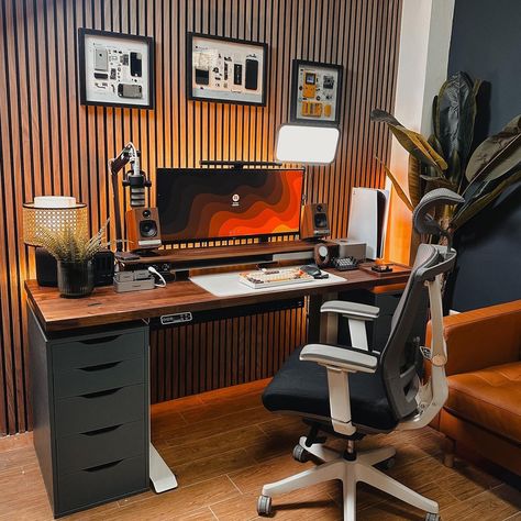 Transform Your Office with Color Psychology#40 Men’s Office Color Scheme, Wood And Black Gaming Setup, Dark Wood Gaming Setup, Men’s Gaming Office, Industrail Office Desk, Modern Home Offices, Home Studio Setup, Desktop Setup, Pc Desk