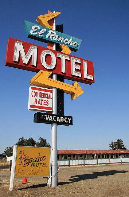 El Rancho Motel - via The Real Devil Doll No Vacancy Sign, Motel Sign Aesthetic, Motel Aesthetic, Motel Signs, Old Neon Signs, Motel Sign, Retro Signage, Googie Architecture, Vintage Motel