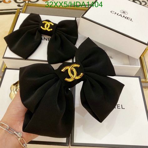 Chanel Headband, Designer Hair Accessories, Chanel Collection, Handmade Hair Bows, Bags And Purses, Designer Replica, Girly Accessories, Chanel Accessories, Bvlgari Bags