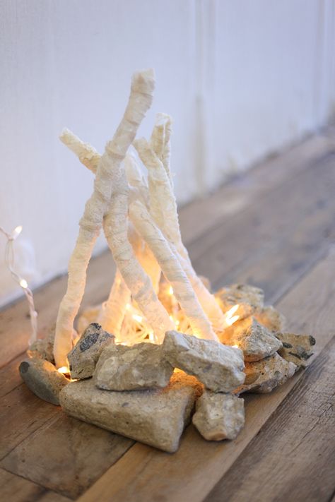 I would use real wood ,paint rocks black and hide orange christmas lights like this Fake Fireplace, Fairies Garden, Village Ideas, Christmas Planters, Deco Nature, Faux Fireplace, Christmas Crafting, Diy Fire Pit, Navidad Diy