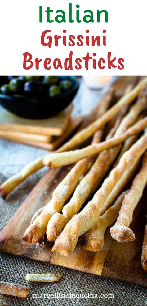 Grissini Breadsticks Recipe Crunchy Breadsticks Recipe, Grissini Recipe, Italian Breadsticks Recipe, Breadstick Recipe, Wood Fired Oven Recipes, Breadsticks Easy, Foccacia Recipe, Antipasto Recipes, Yeast Bread Rolls