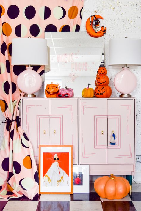 Pink And Orange Halloween, Diy Hocus Pocus, Colourful Halloween, Halloween Movies List, Halloween Entryway, Fun Diy Halloween Decorations, Colourful Home Decor, Mirror Decal, Haunted Halloween