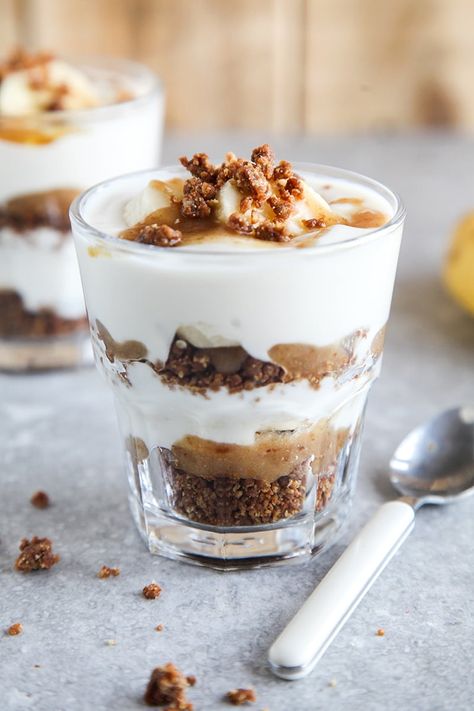 Banana Parfait, Chrissy Teigen Recipes, Banana Recipe, Parfait Breakfast, Creme Dessert, Banoffee Pie, Plant Based Breakfast, Ripe Bananas, Banana Recipes