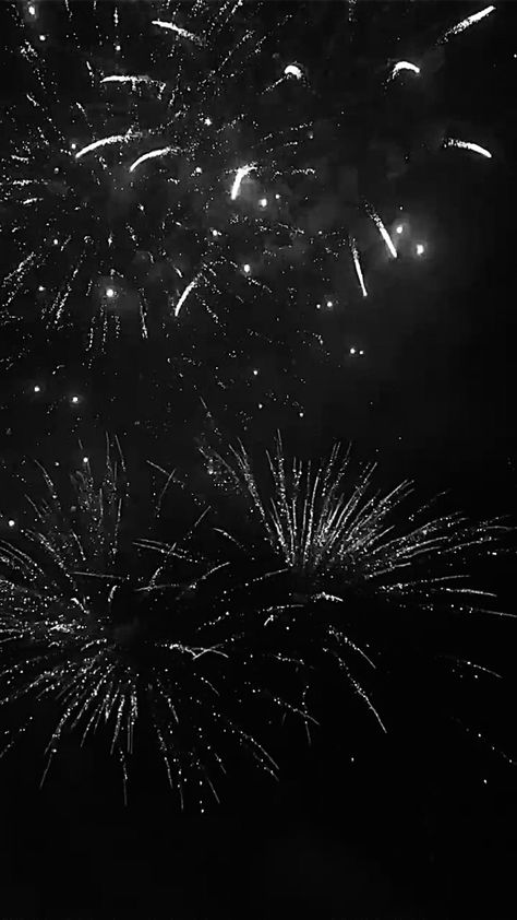 Wallpaper Edgy, Drawn Stars, Fireworks Wallpaper, Stargirl Interlude, Fireworks Background, Silver Aesthetic, 2025 Aesthetic, Night Parties, Happy New Years Eve