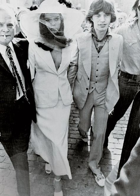 Bianca Jagger Wedding, Celebrity Wedding Hair, Celebrity Wedding Photos, Wedding Glam, Celebrity Bride, Bianca Jagger, Geri Halliwell, Wedding Cinematography, Iconic Weddings