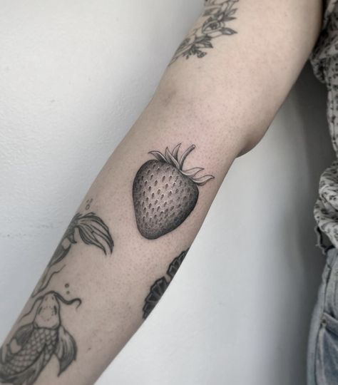 Realism Strawberry Tattoo, Realistic Strawberry Tattoo, Black And Grey Strawberry Tattoo, Strawberry Tattoo Black And White, Fine Line Strawberry Tattoo, Red Strawberry Tattoo, Sarah Tattoo, Strawberry Tattoo, Strawberry Leaves